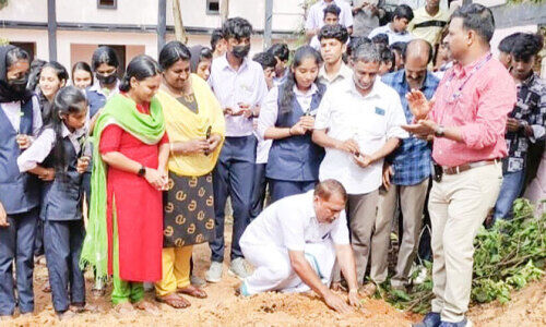 താങ്ങാകുന്നു, സ്​നേഹസ്പർശത്തിന്‍റെ നൂറ്​ കൈകൾ