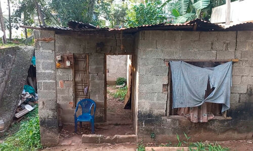 ലക്ഷംവീട് പുനരുദ്ധാരണ പദ്ധതി മുടങ്ങിയിട്ട് മാസങ്ങൾ; ഞാണ്ടൂർക്കോണം പുളിയൻകോട് കോളനിയിലെ കുടുംബങ്ങൾ ദുരിതത്തിൽ ലക്ഷംവീട് പുനരുദ്ധാരണ പദ്ധതി മുടങ്ങിയിട്ട് മാസങ്ങൾ; ഞാണ്ടൂർക്കോണം പുളിയൻകോട് കോളനിയിലെ കുടുംബങ്ങൾ ദുരിതത്തിൽ