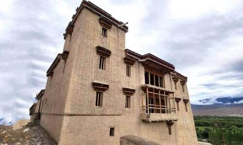 കൊട്ടാര മട്ടുപ്പാവില് ഒരു ഫലസ്തീന് പ്രഖ്യാപനം കൊട്ടാര മട്ടുപ്പാവില് ഒരു ഫലസ്തീന് പ്രഖ്യാപനം