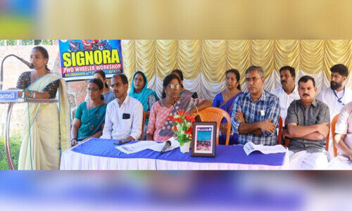 വനിത ടൂവീലര് വര്ക്ക്ഷോപ് പ്രവര്ത്തനമാരംഭിച്ചു വനിത ടൂവീലര് വര്ക്ക്ഷോപ് പ്രവര്ത്തനമാരംഭിച്ചു