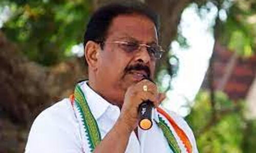 പുതുപ്പള്ളിയില് കണക്കുതീര്ക്കും, റബര്കര്ഷകരെ മുച്ചൂടും വഞ്ചിച്ചത് പിണറായി സര്ക്കാരെന്ന് കെ. സുധാകരന് പുതുപ്പള്ളിയില് കണക്കുതീര്ക്കും, റബര്കര്ഷകരെ മുച്ചൂടും വഞ്ചിച്ചത് പിണറായി സര്ക്കാരെന്ന് കെ. സുധാകരന്