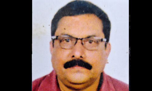 റിട്ട. ബാങ്ക് ജീവനക്കാരൻ ശുചിമുറിയിൽ പൊള്ളലേറ്റ് മരിച്ച നിലയിൽ റിട്ട. ബാങ്ക് ജീവനക്കാരൻ ശുചിമുറിയിൽ പൊള്ളലേറ്റ് മരിച്ച നിലയിൽ