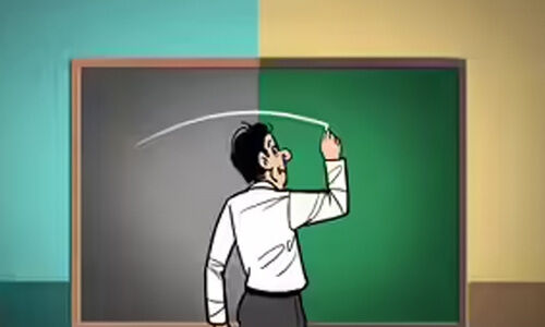 ബ​ഹു​മ​തി തി​ള​ക്ക​ത്തി​ൽ ഇം​ഗ്ലീ​ഷ് അ​ധ്യാ​പ​ക​ൻ അ​ഷ്‌​റ​ഫ് മോ​ള​യി​ൽ