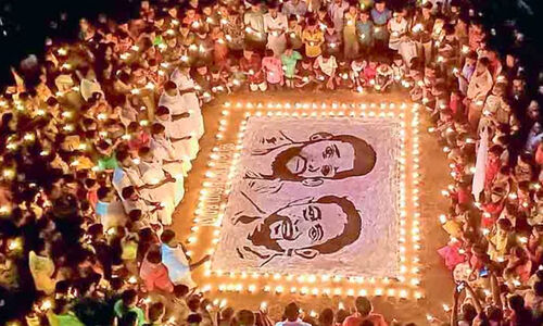 വിദ്യാർഥികളെ മർദിക്കുന്നതിൽ പ്രശ്നം ഉടലെടുത്തു, ബസ് കാത്തിരിപ്പു കേന്ദ്രത്തിൽ ഗൂഢാലോചന....