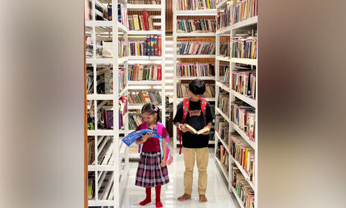 മോ​ടി​കൂ​ട്ടി​യൊ​രു​ങ്ങി വ​ള്ളി​ക്കു​ന്ന് ഗ്രാ​മ​പ​ഞ്ചാ​യ​ത്ത് സെ​ൻ​ട്ര​ൽ ലൈ​ബ്ര​റി