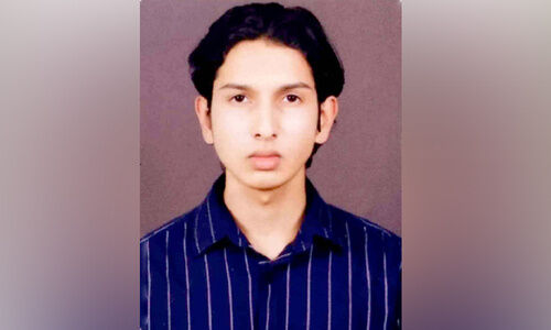 പട്ടം കോളനിയിൽനിന്ന്​ ഇംഗ്ലീഷ്​ നോവലുമായി വിദ്യാർഥി