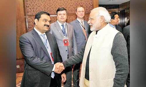 കൂ​ട്ടു​കൊ​ള്ള പൊ​ളി​യു​ന്ന രാ​ഷ്ട്രീ​യസ​ന്ദ​ര്‍ഭം