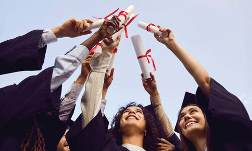 ‘താൽപര്യവും കഴിവുകളും മനസ്സിലാക്കാതെ കരിയർ തിരഞ്ഞെടുക്കുന്ന അവസ്ഥയിലേക്ക് വിദ്യാർഥികൾ എത്തുന്നു’ -അറിയാം, പുതിയ കാലത്ത് കരിയർ തിരഞ്ഞെടുക്കുമ്പോൾ ശ്രദ്ധിക്കേണ്ട കാര്യങ്ങൾ ‘താൽപര്യവും കഴിവുകളും മനസ്സിലാക്കാതെ കരിയർ തിരഞ്ഞെടുക്കുന്ന അവസ്ഥയിലേക്ക് വിദ്യാർഥികൾ എത്തുന്നു’ -അറിയാം, പുതിയ കാലത്ത് കരിയർ തിരഞ്ഞെടുക്കുമ്പോൾ ശ്രദ്ധിക്കേണ്ട കാര്യങ്ങൾ