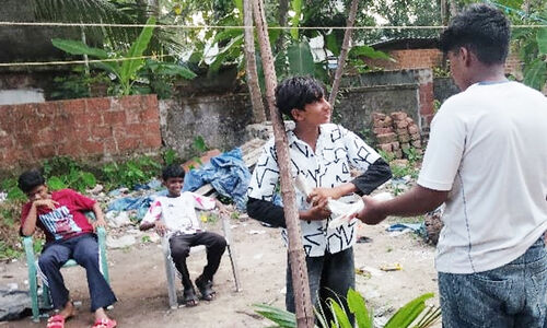 നബ്‍വാന്‍റെയും സയാന്‍റെയും കൈകളിൽ അരിപ്രാവുകളുണ്ട്; മനസിൽ ഫലസ്തീനിൽ ശാന്തി പെയ്യുന്ന ദിനങ്ങളും...