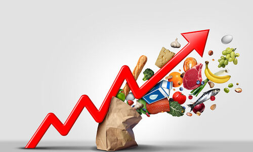 വി​ല​ക്കു​തി​പ്പി​ൽ കി​ത​ച്ച്​ വ്യാ​പാ​രി​ക​ൾ