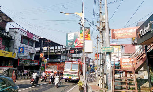 മ​ണ്ണാ​ർ​ക്കാ​ട് ന​ഗ​ര​ത്തി​ൽ കാ​മ​റ​ക​ൾ ക​ൺ​തു​റ​ക്കു​ന്നു