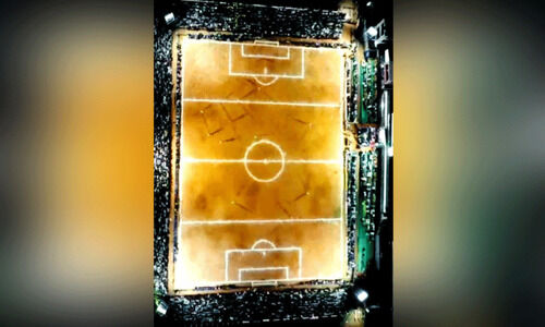 ഫു​ട്ബാ​ൾ ആ​വേ​ശം വാ​നോ​ളം