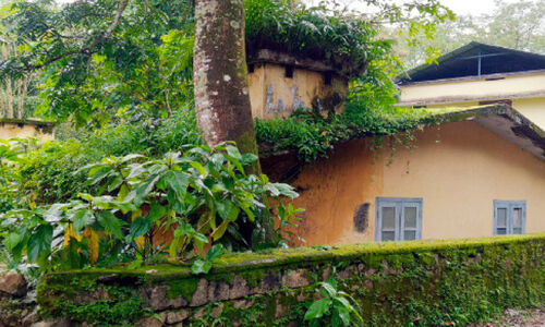 പട്ടികവര്ഗ വികസന വകുപ്പിന്റെ അനാസ്ഥ; സര്ക്കാര് ആയുര്വേദ ആശുപത്രി കെട്ടിടം തകര്ച്ചയില് പട്ടികവര്ഗ വികസന വകുപ്പിന്റെ അനാസ്ഥ; സര്ക്കാര് ആയുര്വേദ ആശുപത്രി കെട്ടിടം തകര്ച്ചയില്