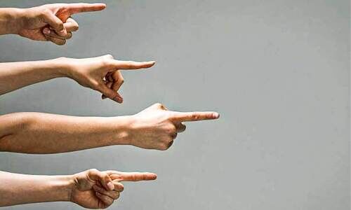 വ​ർ​ഗീ​യ​ത ന​മ്മ​ളി​ൽ ഇ​ല്ലാ​ത്ത​തും അ​പ​ര​രി​ൽ ഉ​ള്ള​തും