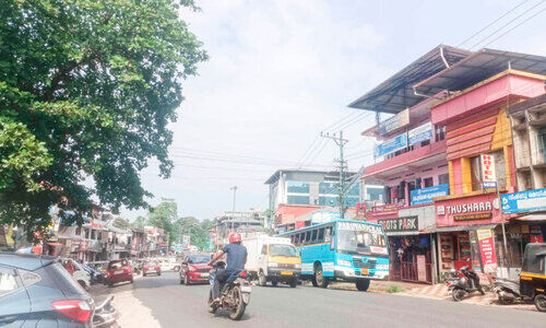 ഇടത്താവളങ്ങൾ ഒരുങ്ങിയില്ല; തീർഥാടകരെ കാത്തിരിക്കുന്നത് ദുരിതങ്ങൾ മാത്രം ഇടത്താവളങ്ങൾ ഒരുങ്ങിയില്ല; തീർഥാടകരെ കാത്തിരിക്കുന്നത് ദുരിതങ്ങൾ മാത്രം