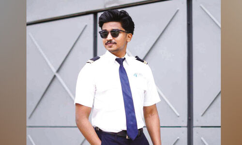 ആകാശം താണ്ടാൻ വെളിയങ്കോട്ട് നിന്നൊരു പൈലറ്റ് ആകാശം താണ്ടാൻ വെളിയങ്കോട്ട് നിന്നൊരു പൈലറ്റ്