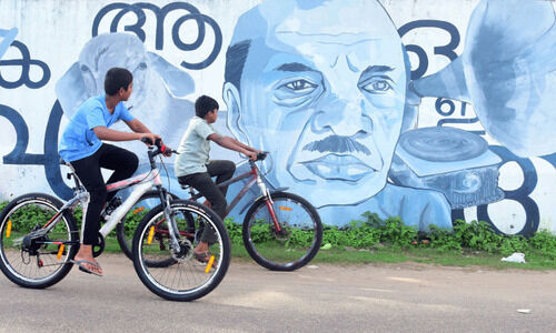 ബാല്യകാലസഖിക്കും ഇമ്മിണി ബല്യ ഒന്നിനും 80 വയസ്സ് ബാല്യകാലസഖിക്കും ഇമ്മിണി ബല്യ ഒന്നിനും 80 വയസ്സ്