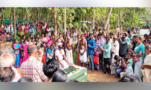 മുക്രിപോക്കർ തെയ്യം; കവിതയുടെ മാറുന്ന നിർവചനം മുക്രിപോക്കർ തെയ്യം; കവിതയുടെ മാറുന്ന നിർവചനം