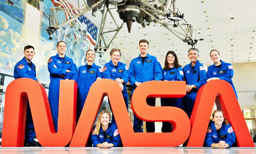 ചൊ​വ്വ​യി​ലേ​ക്ക് കു​തി​ക്കാ​ൻ ആ​റ് പെ​ണ്ണു​ങ്ങ​ൾ