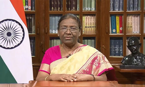 നാവികസേന സ്വയം നവീകരിക്കണം- രാഷ്ട്രപതി നാവികസേന സ്വയം നവീകരിക്കണം- രാഷ്ട്രപതി