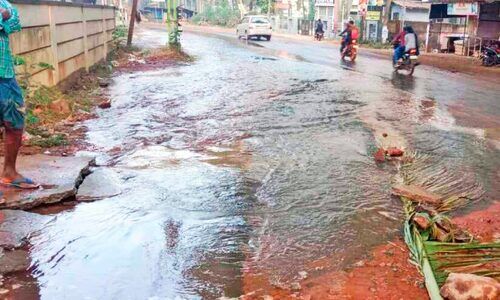 ജലവിതരണ പൈപ്പ് പൊട്ടി
