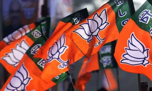 തെര. കമീഷന്റെ നിഷ്പക്ഷത ചോദ്യമുനയിൽ: സുനിൽ കുമാറിനും പ്രതാപനും നോട്ടിസ്; ബി.ജെ.പി നേതാക്കൾക്കെതിരെ അനക്കമില്ല തെര. കമീഷന്റെ നിഷ്പക്ഷത ചോദ്യമുനയിൽ: സുനിൽ കുമാറിനും പ്രതാപനും നോട്ടിസ്; ബി.ജെ.പി നേതാക്കൾക്കെതിരെ അനക്കമില്ല