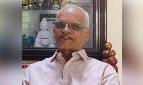 അ​ഡ്വ. പ​ര​മേ​ശ്വ​ര​ന്‍റെ നി​യ​മ ജീ​വി​ത​ത്തി​ന്​ അ​ഞ്ച​ര പ​തി​റ്റാ​ണ്ടി​ന്റെ തി​ള​ക്കം