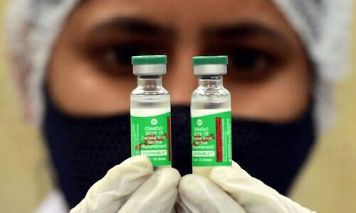 കോവിഷീൽഡ് വാക്സിന് പാർശ്വഫലം? ആശങ്ക വേണ്ടെന്ന് ആരോഗ്യ വിദഗ്ധർ കോവിഷീൽഡ് വാക്സിന് പാർശ്വഫലം? ആശങ്ക വേണ്ടെന്ന് ആരോഗ്യ വിദഗ്ധർ