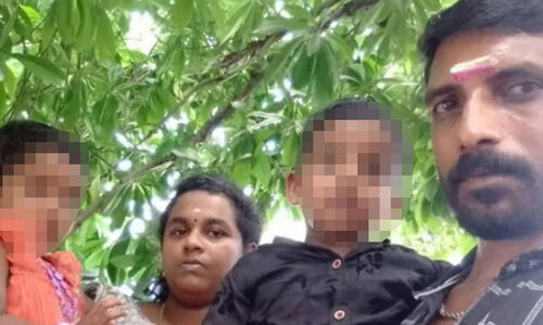 ഓട്ടോ വാങ്ങാനെടുത്ത ലോൺ ഒടുവിൽ ജീവനെടുത്തു; പിഞ്ചുകുഞ്ഞുങ്ങളടക്കം നാലുപേരുടെ മരണത്തിൽ വിറങ്ങലിച്ച് ഉപ്പുതറ ഓട്ടോ വാങ്ങാനെടുത്ത ലോൺ ഒടുവിൽ ജീവനെടുത്തു; പിഞ്ചുകുഞ്ഞുങ്ങളടക്കം നാലുപേരുടെ മരണത്തിൽ വിറങ്ങലിച്ച് ഉപ്പുതറ