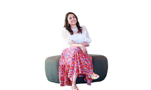 റസിയയുടെ ആരെങ്കിലുമാണോ എന്ന് ചോദിച്ച് ചിലർ മെസേജ് അയക്കും; ഗസറ്റിൽ പരസ്യം ചെയ്ത് പേര് മാറ്റിയിട്ടില്ല എന്നേയുള്ളൂ- രാധിക റസിയയുടെ ആരെങ്കിലുമാണോ എന്ന് ചോദിച്ച് ചിലർ മെസേജ് അയക്കും; ഗസറ്റിൽ പരസ്യം ചെയ്ത് പേര് മാറ്റിയിട്ടില്ല എന്നേയുള്ളൂ- രാധിക