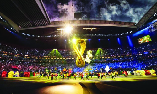 ലോകകപ്പ് ഉദ്ഘാടന രാവിന് ഗോൾഡൻ തിളക്കം
