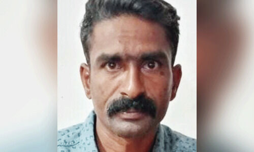 അന്ധനായ യുവാവിനെയും മാതാവിനെയും ആക്രമിച്ച കേസിൽ പ്രതി പിടിയിൽ അന്ധനായ യുവാവിനെയും മാതാവിനെയും ആക്രമിച്ച കേസിൽ പ്രതി പിടിയിൽ