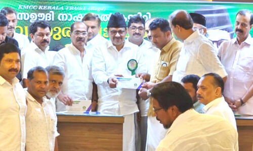 കെ.​എം.​സി.​സി സാ​മൂ​ഹി​ക സു​ര​ക്ഷ പ​ദ്ധ​തി​യി​ൽ ആ​നു​കൂ​ല്യം വി​ത​ര​ണം ചെ​യ്തു