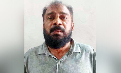 സ്കൂൾ മാനേജറെന്ന് തെറ്റിദ്ധരിപ്പിച്ച് പണം തട്ടൽ; പ്രതി അറസ്റ്റിൽ സ്കൂൾ മാനേജറെന്ന് തെറ്റിദ്ധരിപ്പിച്ച് പണം തട്ടൽ; പ്രതി അറസ്റ്റിൽ