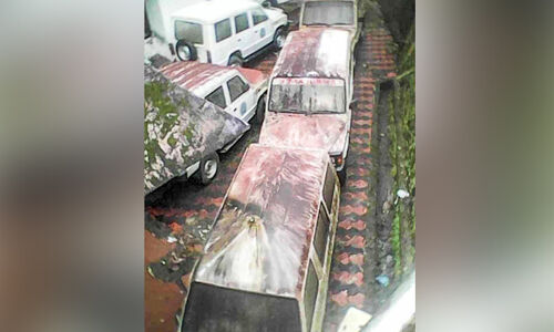 സർക്കാർ വാഹനങ്ങൾ തുരുമ്പെടുത്ത്​ നശിക്കുന്നു