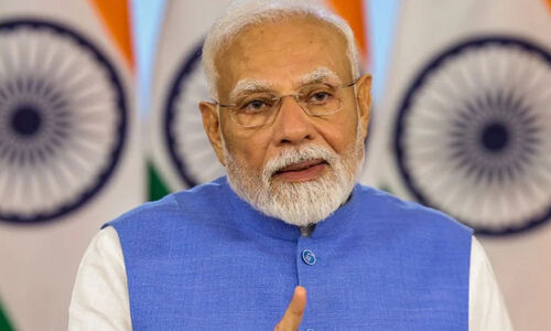 ജി.എസ്.ടി നിരക്ക് ഏകീകരണം; കാറുകൾക്കും ഇരുചക്രവാഹനങ്ങൾക്കും ജി.എസ്.ടി 18 ശതമാനമാക്കി കുറക്കാൻ സാധ്യത