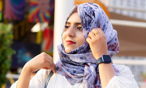 ഡ്രസ്സിനോടൊപ്പം ലുക്ക് കിട്ടാൻ വാച്ച് കൂടെ ധരിച്ചാലോ..