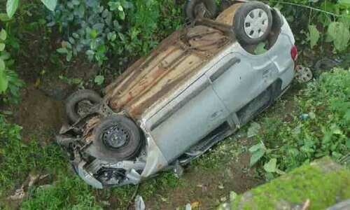 ഒതായിയിൽ കാ​ർ മ​റി​ഞ്ഞ് ഏ​ഴ് വ​യ​സ്സു​കാ​രി​ക്ക് പ​രി​ക്ക്