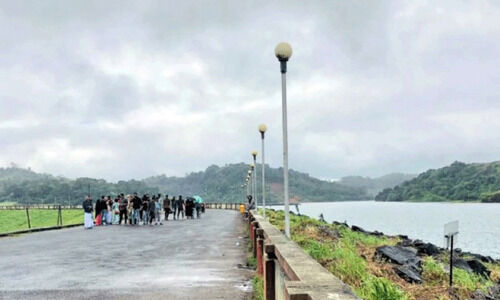 പൊ​രിവെ​യി​ല​ത്തും ബാ​ണാ​സു​ര സാ​ഗ​റി​ല്‍ തൊ​ഴി​ലാ​ളി​ക​ള്‍ക്ക് വി​ശ്ര​മ​മി​ല്ല