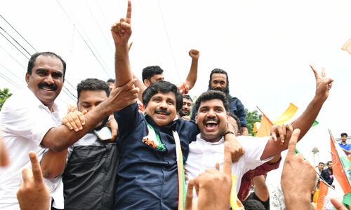 നിലമ്പൂർ ഉപതെരഞ്ഞെടുപ്പ്; തുടക്കം മുതൽ ലീഡ് വിടാതെ ഷൗക്കത്ത് നിലമ്പൂർ ഉപതെരഞ്ഞെടുപ്പ്; തുടക്കം മുതൽ ലീഡ് വിടാതെ ഷൗക്കത്ത്