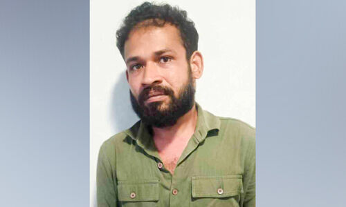 ക​രി​പ്പൂ​ര്‍ വി​മാ​ന​ത്താ​വ​ള പ​രി​സ​രം കേ​ന്ദ്രീ​ക​രി​ച്ച് ക​ഞ്ചാ​വ് വി​ല്‍പ​ന; ഒ​രാ​ള്‍കൂ​ടി അ​റ​സ്റ്റി​ല്‍