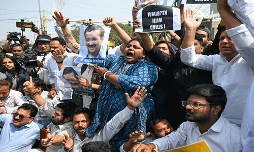 പ്രതിഷേധം കടുപ്പിച്ച് ആപ് പ്രതിഷേധം കടുപ്പിച്ച് ആപ്