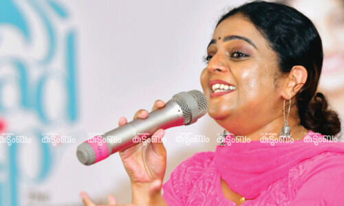 ‘സ്ത്രീകൾ പണത്തിനായി മറ്റൊരാളെ ആശ്രയിക്കേണ്ടി വരരുത്’ -അശ്വതി ശ്രീകാന്ത് ‘സ്ത്രീകൾ പണത്തിനായി മറ്റൊരാളെ ആശ്രയിക്കേണ്ടി വരരുത്’ -അശ്വതി ശ്രീകാന്ത്