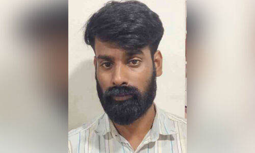 പണമിടപാട് സ്ഥാപനത്തിൽനിന്ന് സ്വർണം കവർന്ന മാനേജർ അറസ്റ്റിൽ പണമിടപാട് സ്ഥാപനത്തിൽനിന്ന് സ്വർണം കവർന്ന മാനേജർ അറസ്റ്റിൽ