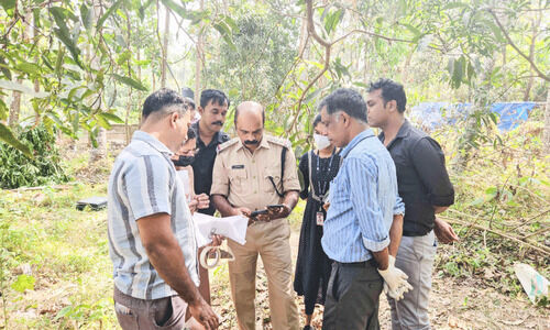 വിജനമായ പറമ്പിൽ പുരുഷന്റെ തലയോട്ടിയും അസ്ഥികളും കണ്ടെത്തി വിജനമായ പറമ്പിൽ പുരുഷന്റെ തലയോട്ടിയും അസ്ഥികളും കണ്ടെത്തി
