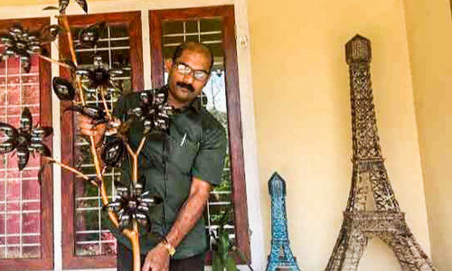 ചിരട്ടയിൽ കരവിരുതിന്‍റെ ചാരുശിൽപങ്ങള്‍