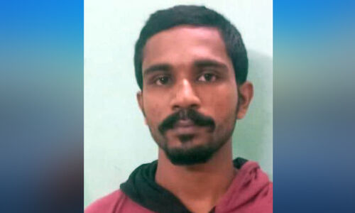 പ്രായപൂർത്തിയാകാത്ത പെൺകുട്ടിയെ പീഡിപ്പിക്കാൻ ശ്രമിച്ച യുവാവ് അറസ്റ്റിൽ പ്രായപൂർത്തിയാകാത്ത പെൺകുട്ടിയെ പീഡിപ്പിക്കാൻ ശ്രമിച്ച യുവാവ് അറസ്റ്റിൽ