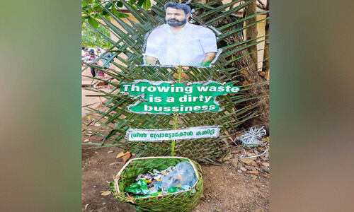 ചാവക്കാട് ഉപജില്ല സ്കൂൾ കലോത്സവം; ‘ത്രോയിങ് വേസ്റ്റ് ഈസ് എ ഡേര്ട്ടി ബിസിനസ്’ എന്ന് സംഘാടകർ; ‘ഈ പണി ഞങ്ങളും ചെയ്യില്ല, മറ്റുള്ളവരും ചെയ്യില്ലെ’ന്ന് കുട്ടികൾ ചാവക്കാട് ഉപജില്ല സ്കൂൾ കലോത്സവം; ‘ത്രോയിങ് വേസ്റ്റ് ഈസ് എ ഡേര്ട്ടി ബിസിനസ്’ എന്ന് സംഘാടകർ; ‘ഈ പണി ഞങ്ങളും ചെയ്യില്ല, മറ്റുള്ളവരും ചെയ്യില്ലെ’ന്ന് കുട്ടികൾ