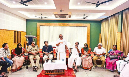 എടവണ്ണപ്പാറയിലെ ഗതാഗത കുരുക്ക്; ശാശ്വത പരിഹാരം തേടി എം.എൽ.എയുടെ യോഗം എടവണ്ണപ്പാറയിലെ ഗതാഗത കുരുക്ക്; ശാശ്വത പരിഹാരം തേടി എം.എൽ.എയുടെ യോഗം