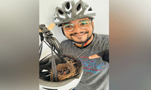 ആ ഹെൽമറ്റ് പക്ഷികൾക്ക്; പുതിയത് വാങ്ങി ഇർഷാദ് ! ആ ഹെൽമറ്റ് പക്ഷികൾക്ക്; പുതിയത് വാങ്ങി ഇർഷാദ് !